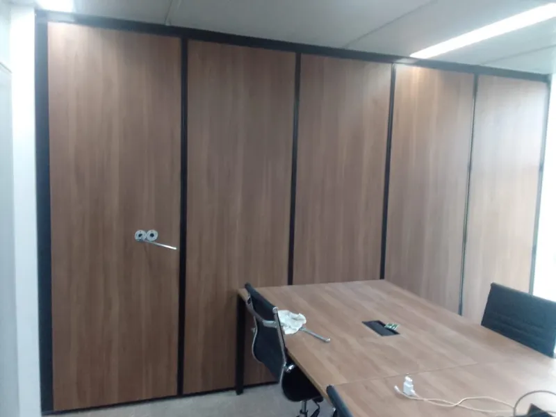 Divisória articulada para projetos