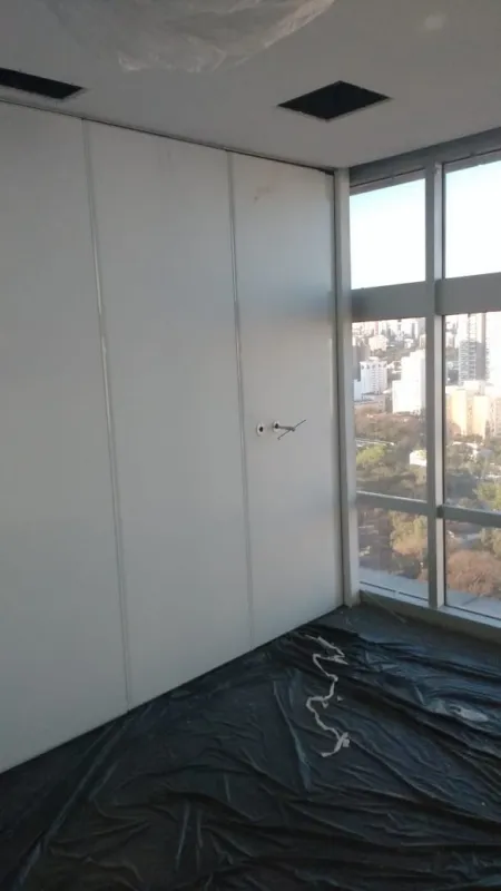 Divisória retrátil para eventos